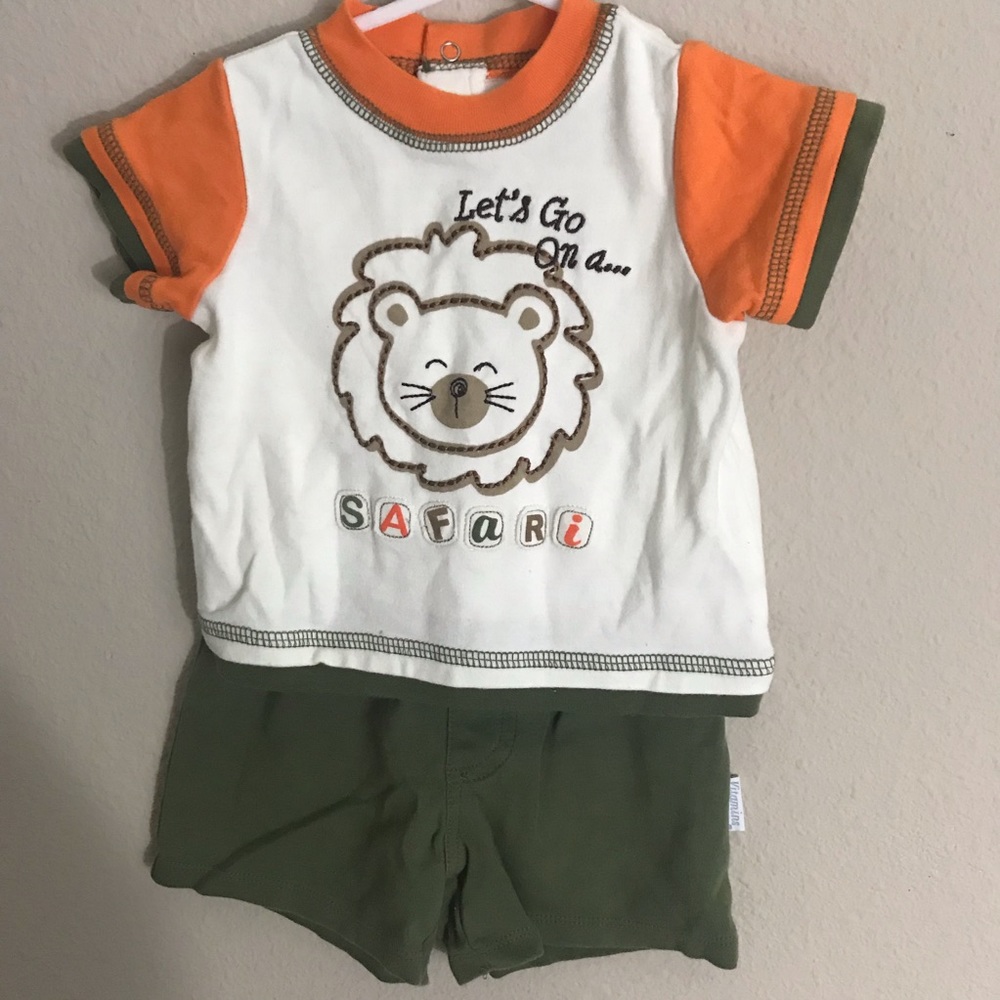 Vitamins Baby Outfit Size 6 Months A14